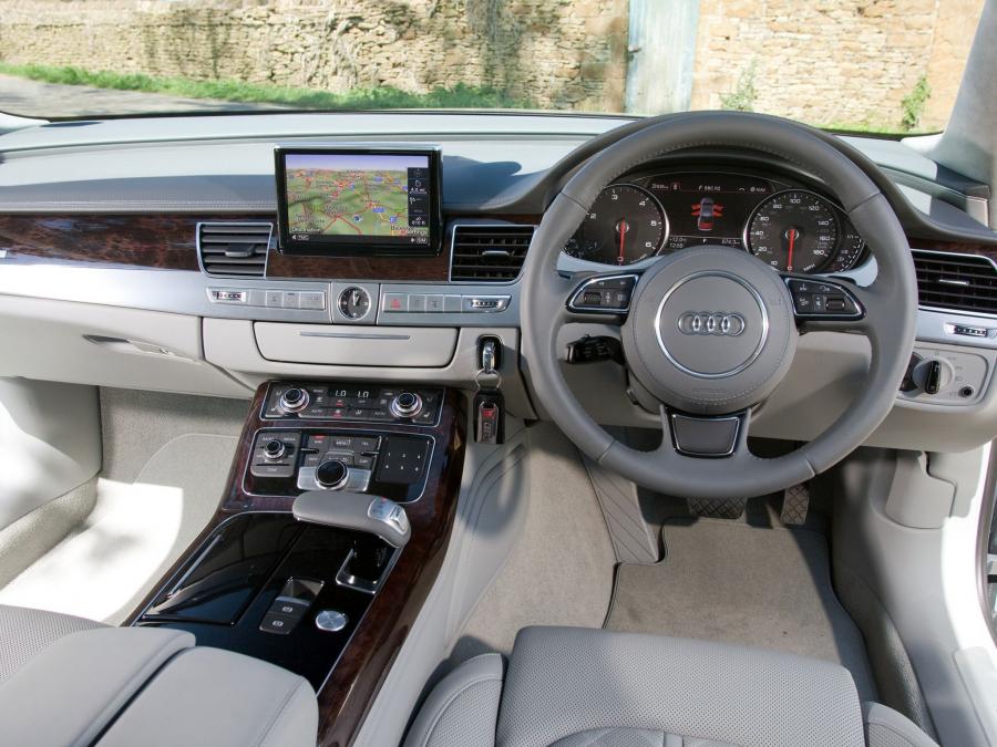 Торпедо Audi A8 4.2 TDI Quattro (D4) 2010 года  (UK) (фото 3 из 12)